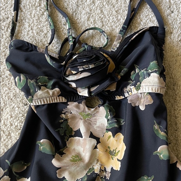 MONTCE Devin Rosa Ruffle One Piece Swimsuit - Picture 6 of 9